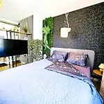 Cofy Rentals - Centrally Located, Quiet District, Air-Conditioning, Free Parking, 24-7 Express Check-In-Out, Close To Sea And Everything You Need For Living!