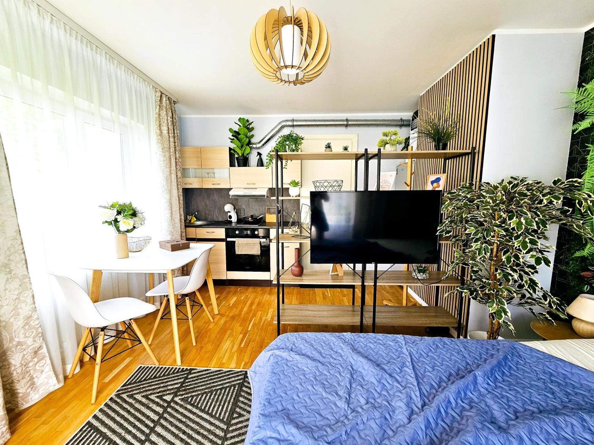 Cofy - Centrally Located, Quiet District, Air-conditioning, Free Parking, 24-7 Express Check-in-out, Close To Sea And Everything Need For Living! Appartamento *