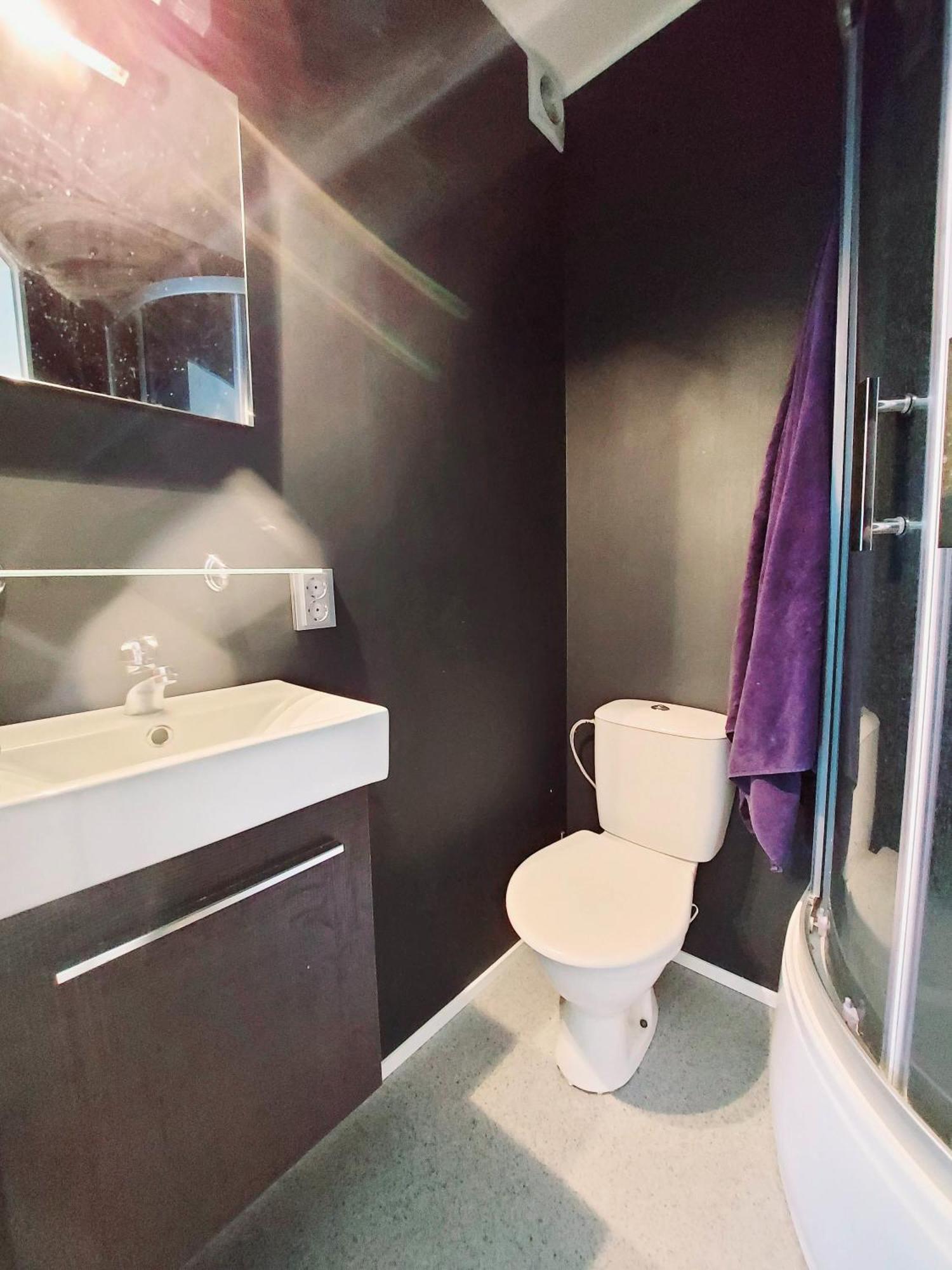 Cofy - Centrally Located, Quiet District, Air-conditioning, Free Parking, 24-7 Express Check-in-out, Close To Sea And Everything Need For Living! * Reval
